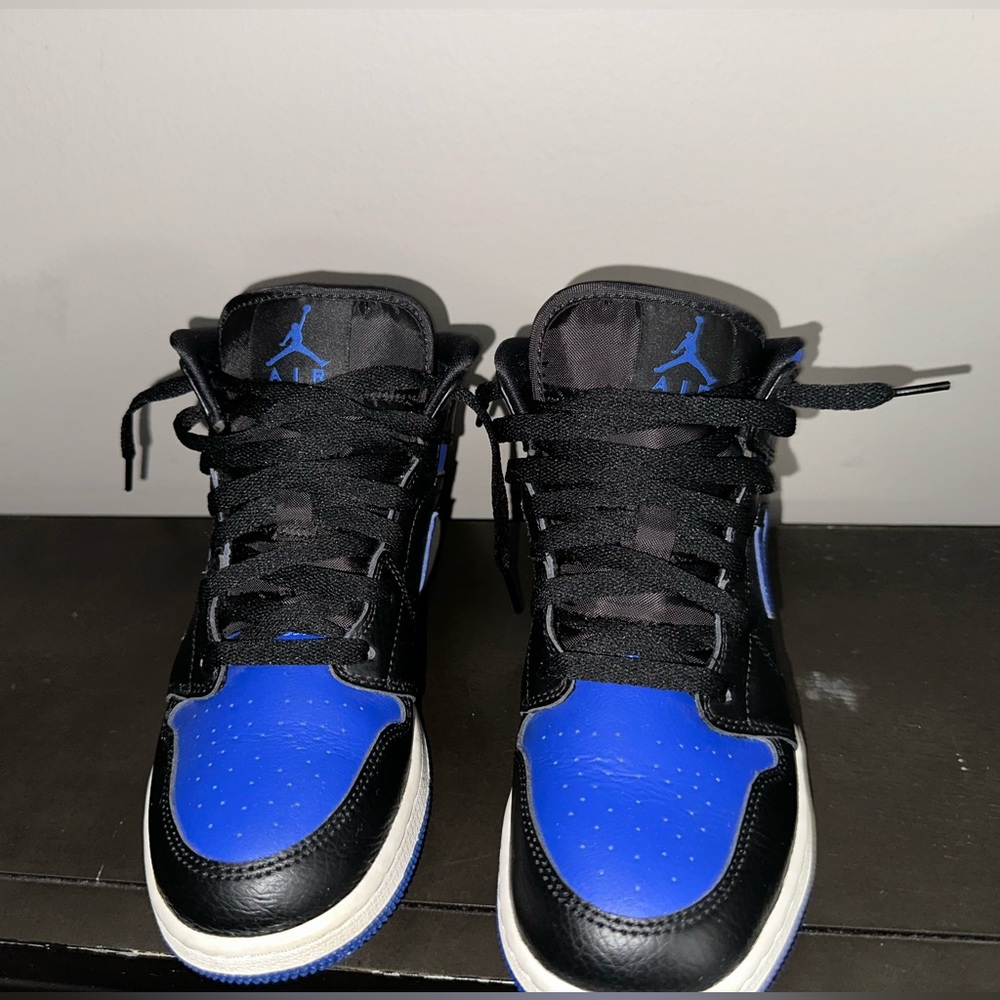 Jordan Retro 1 Mid “Black Hyper Royal”